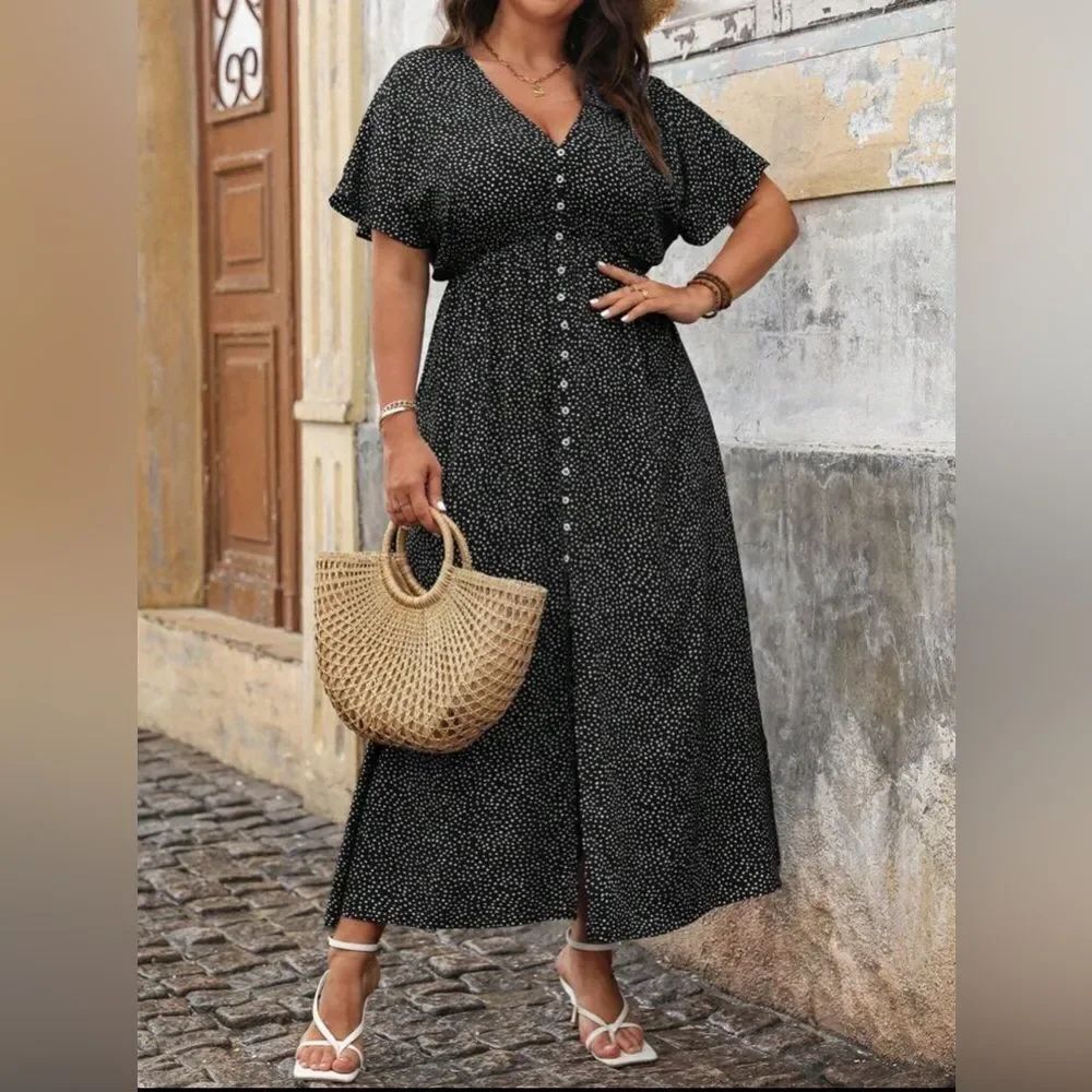 SHEIN Plus Size Polka Dot Print Deep V-Neck Short Sleeve Dress. Size 0XL (12)